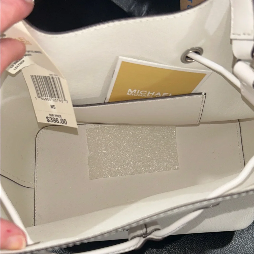 Michael Kors Suri Optic White Large Bucket Messenger Bag. NWT